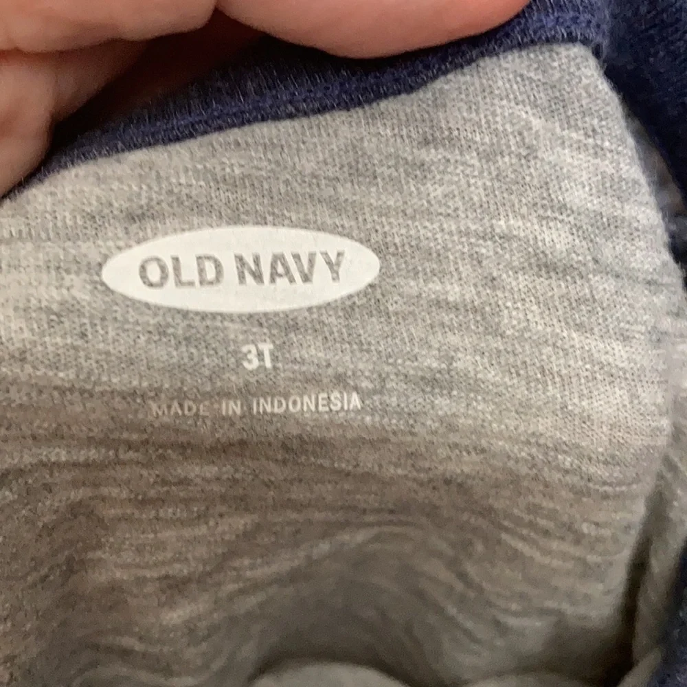 Toddler OLD navy T-shirt (3T)